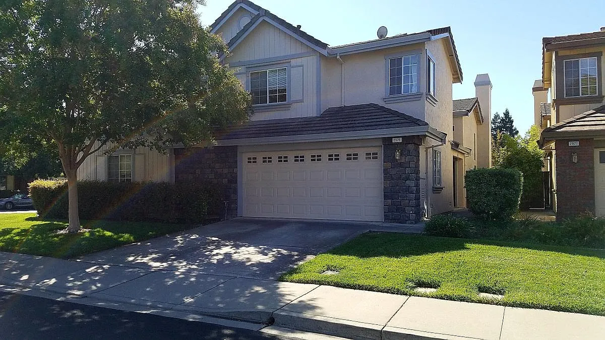 Two car Garage - Home Facade - 2979 Garden Creek Cir