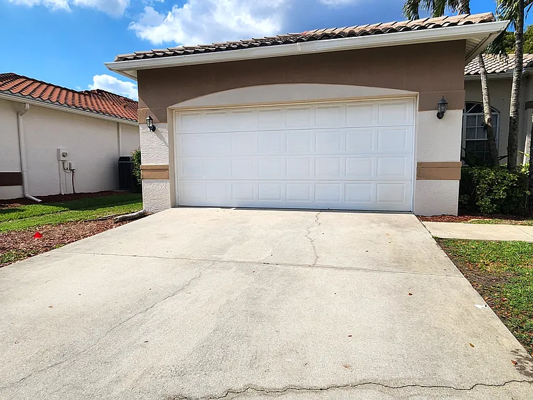 11082 Lakeland Cir — Photo 2