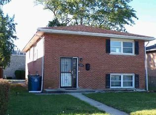 725 E 152nd St, Phoenix, IL 60426