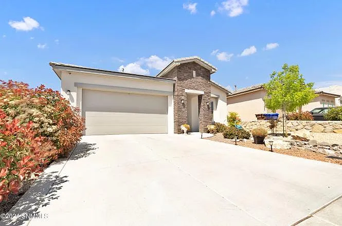 1953 Villa Napoli Loop W — Photo 13