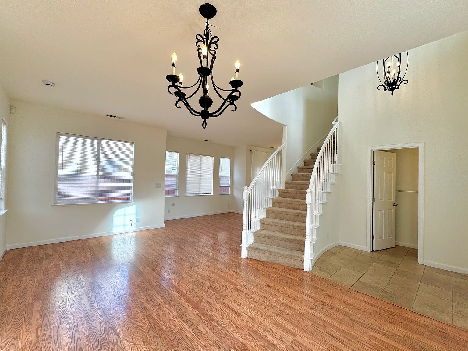 4 bed, 2.5 bath, 1708 sqft, $4,000 — Photo 4