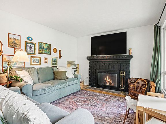 2nd image of 23483 Greenwood Blvd