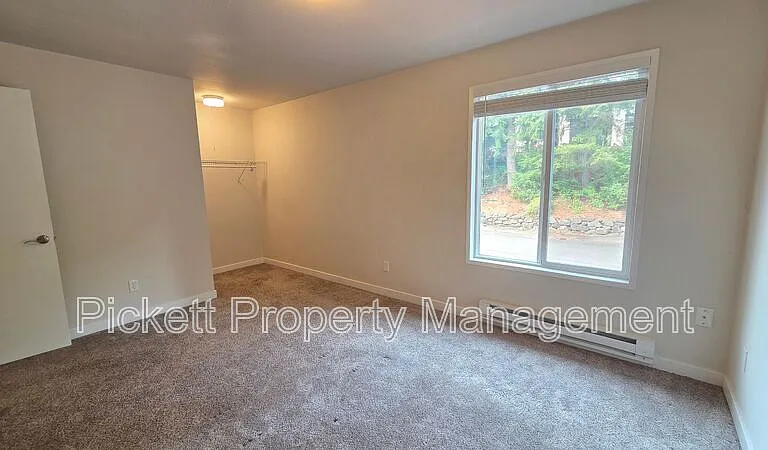 354 NW Edvard St #E — Photo 19