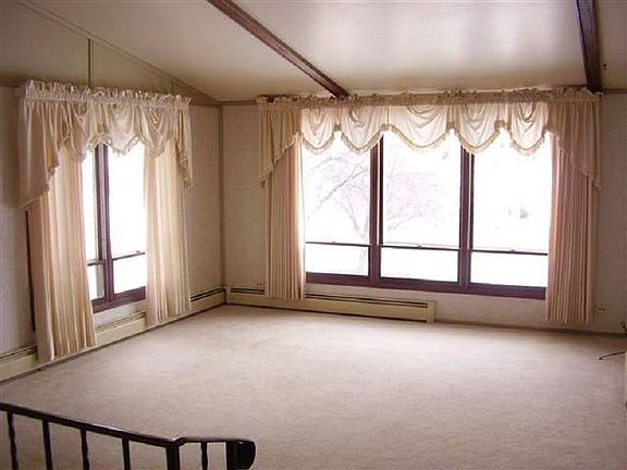 3rd image of 611 Forest Park Dr