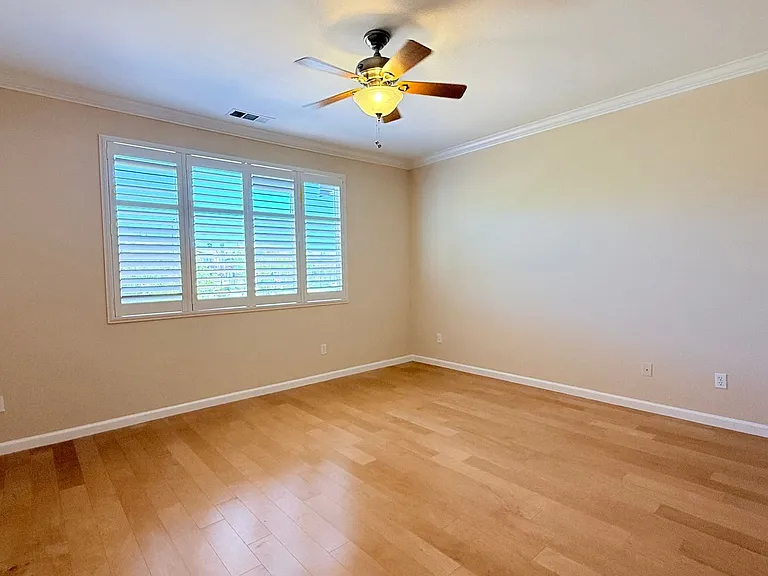304 Karelian St — Photo 35