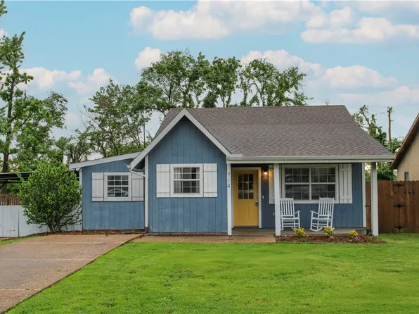 714 N 5th St, Rogers, AR 72756