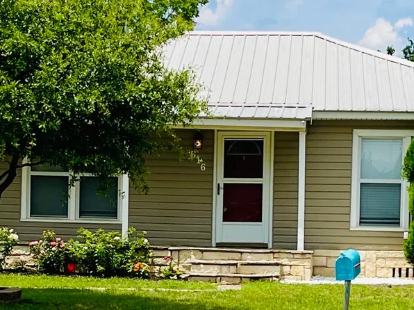 616 Peterson Dr, Jacksboro, TX 76458