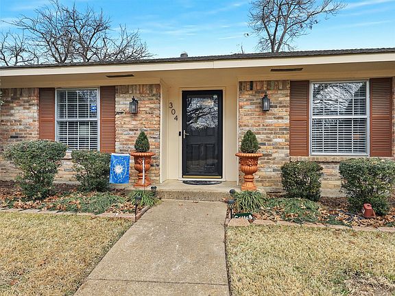 3rd image of 304 Ridgewood Dr