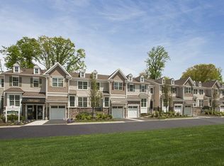 10 Masterson Ct, Waldwick, NJ 07463