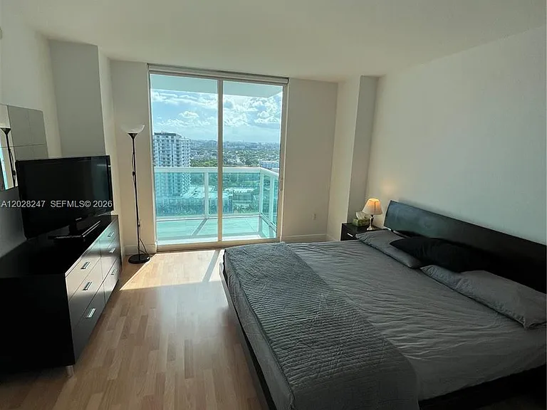 1800 N Bayshore Dr #2310 — Photo 31