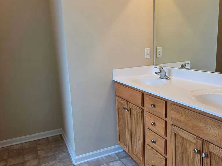 233 Overlook Dr — Photo 12