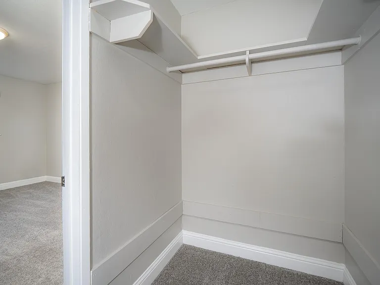 Palms B-7 2bed3 closet
