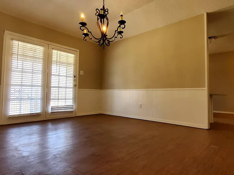 6104 Elmwood Ave — Photo 4