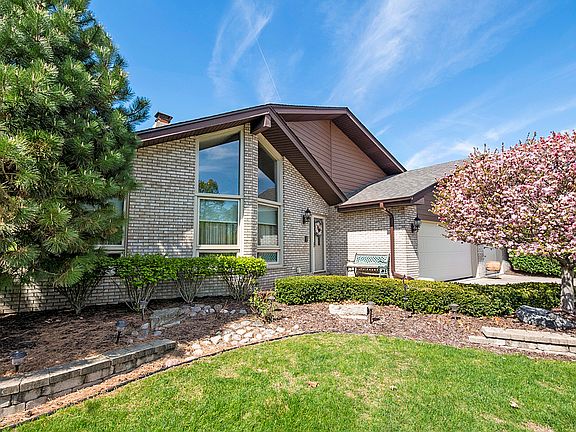 3rd image of 11833 Brook Hill Ct