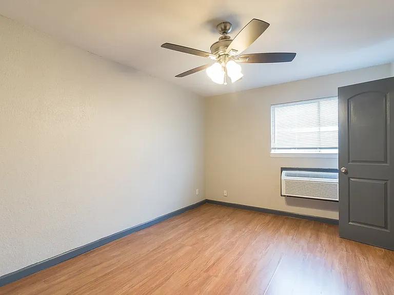 1505 W Lovers Ln #3 — Photo 10