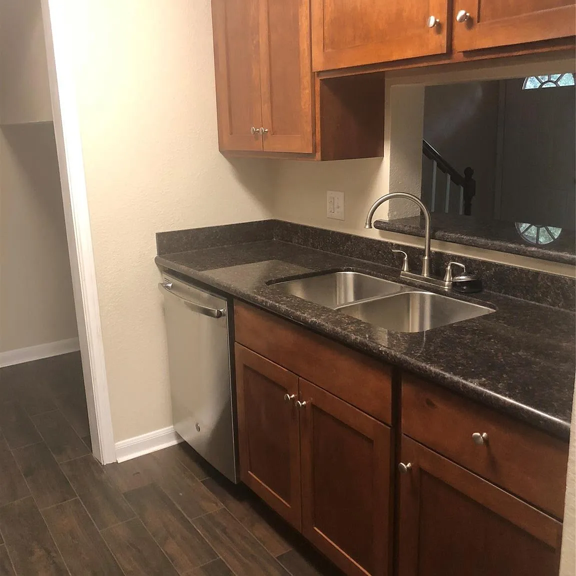 2 bed, 2.0 bath, 1070 sqft, $1,350 — Photo 4