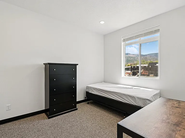 118 N 400 W — Photo 44