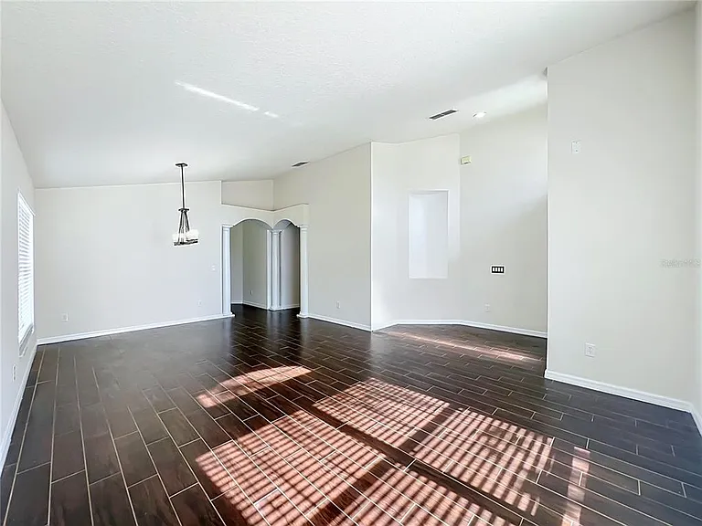 1045 Willow Branch Dr — Photo 10