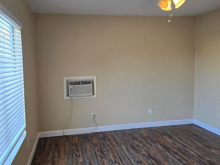 9002 W Roma Ave — Photo 10