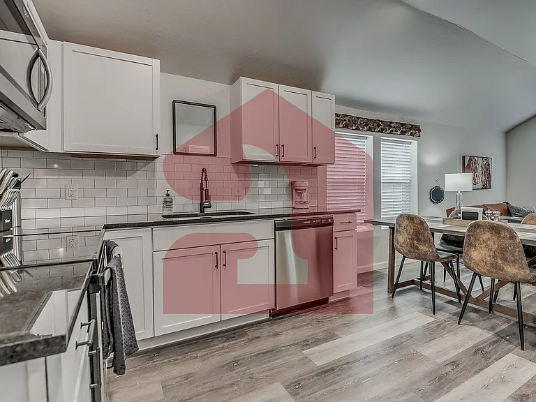208 E Mosier St — Photo 28