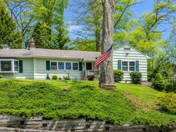 76 Washington Dr, Watchung Boro, NJ 07069