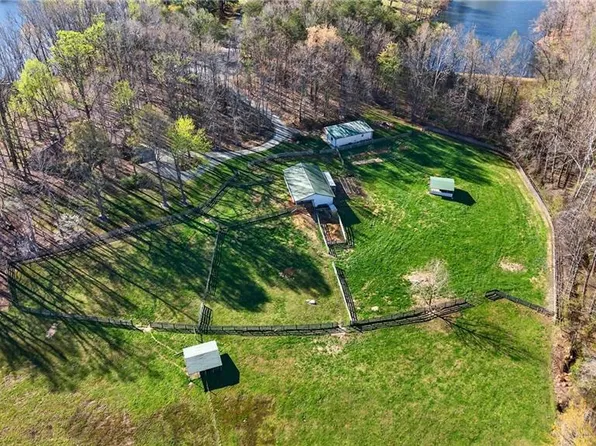 7736 Penns Grove Rd, Summerfield, NC 27358