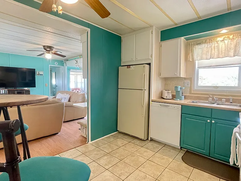 1016 Nell Way — Photo 21