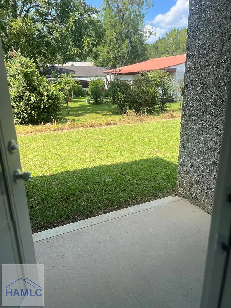 3 bed, 2.0 bath, 1025 sqft, $1,350 — Photo 4