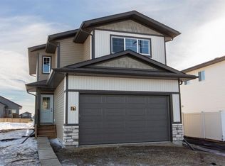 17 NW Trinity St, Lacombe, AB T4L0J4