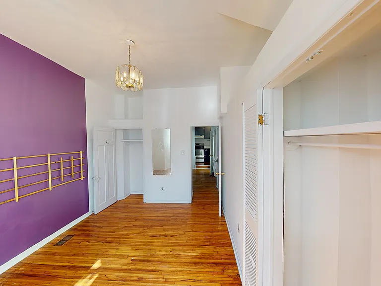 221 Bathurst St #4 — Photo 6
