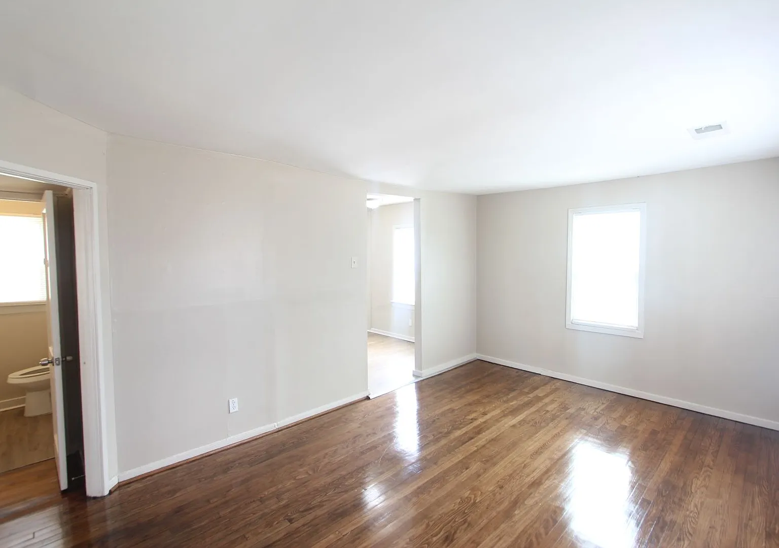 New On The Market! Fresh New Updates!! Better Hurry To See This One!! — Photo 2
