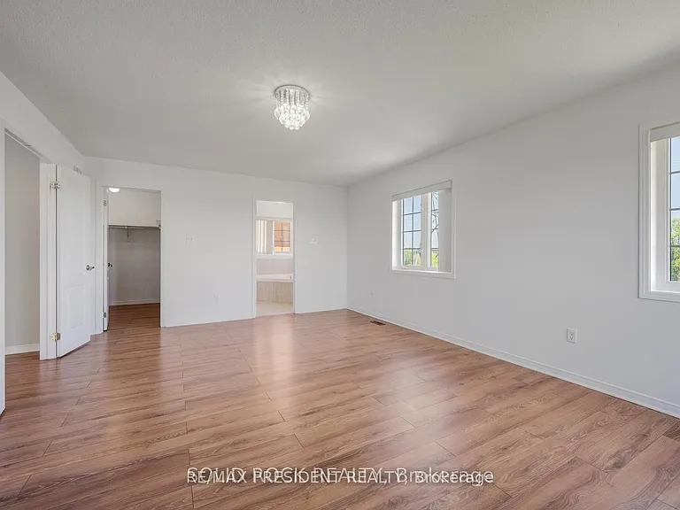 15 Roundstone Dr — Photo 7