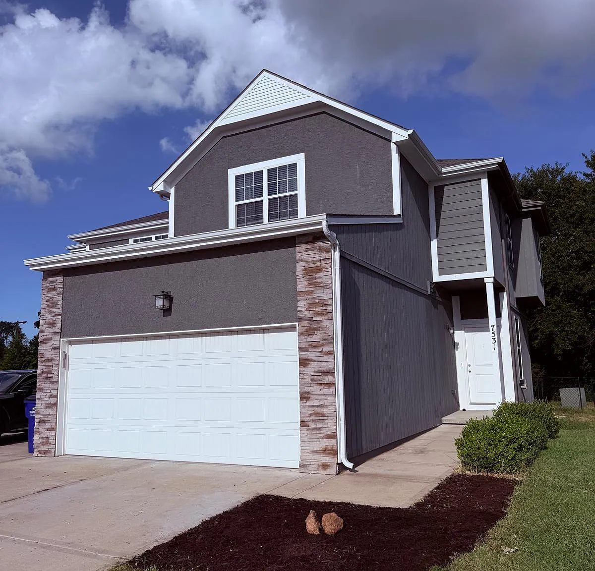 3 bed, 2.5 bath, 1714 sqft, $2,399 — Photo 2