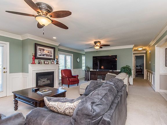 4th image of 224 Hawthorne Dr