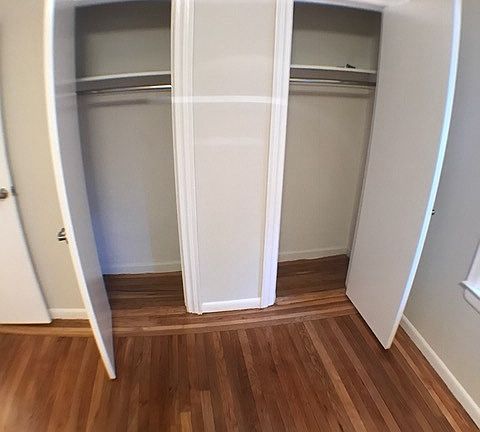 4th image of 3275 Bainbridge Ave #3