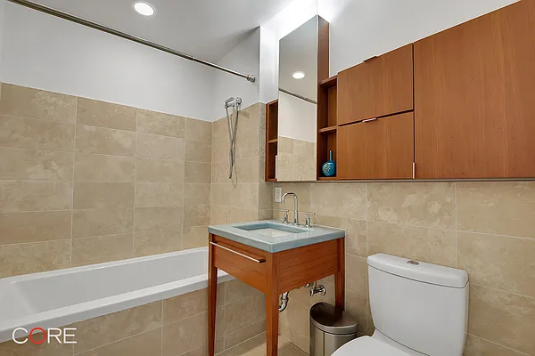 Rented by CORE | media 32