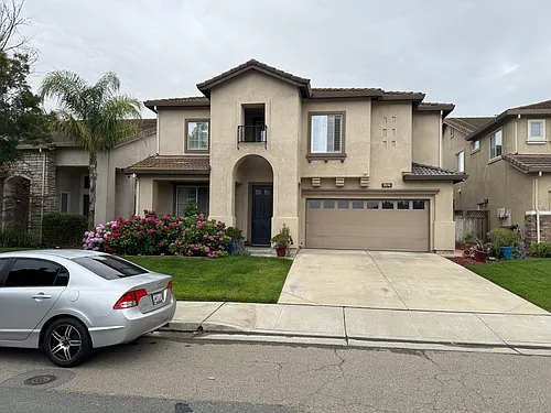 2036 Eucalyptus Way Photo 1