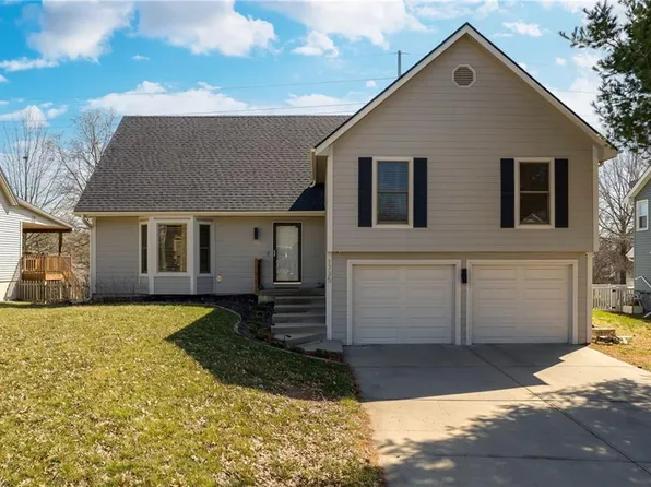 1735 Dunwich Dr, Liberty, MO 64068