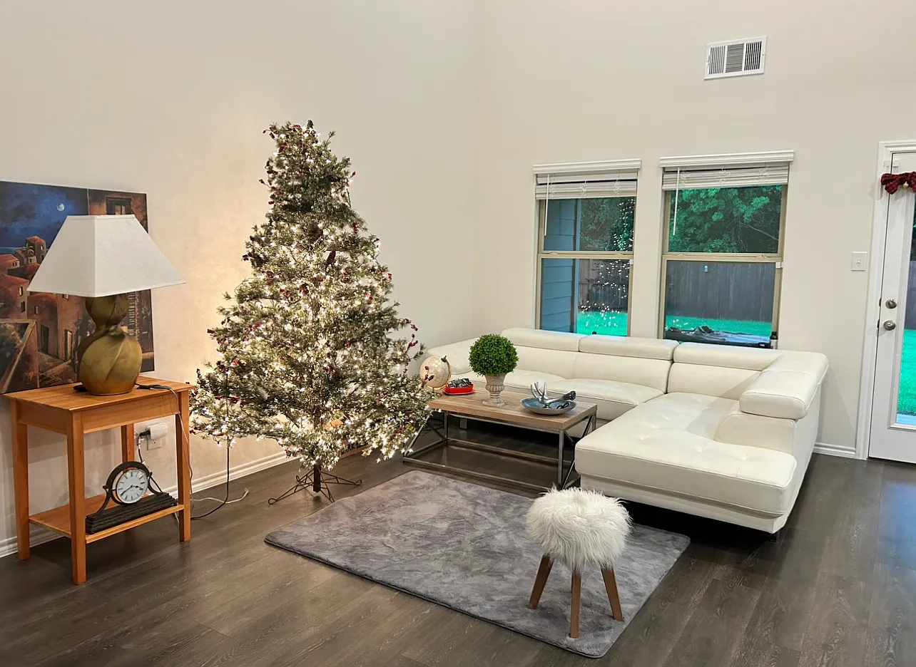 4 bed, 2342 sqft, $2,799 — Photo 2