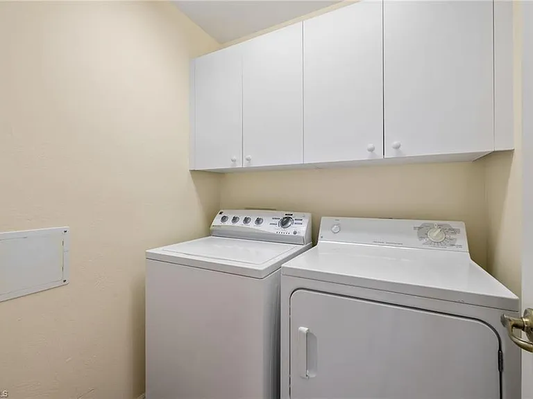 27190 Oakwood Lake Dr #102 — Photo 26