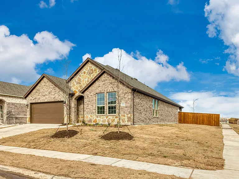 229 Tate Ln — Photo 3