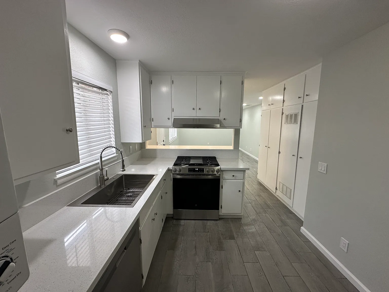 2 bed, 900 sqft, $1,775 — Photo 2