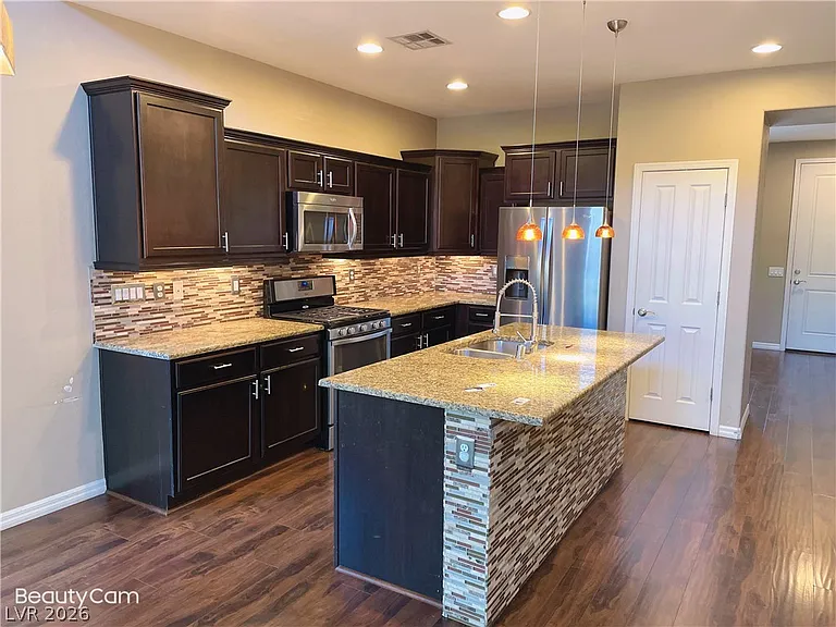 5704 Shadow Bend Dr — Photo 8