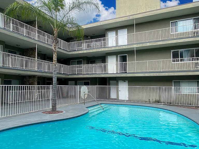 Capri Apartments — Photo 13