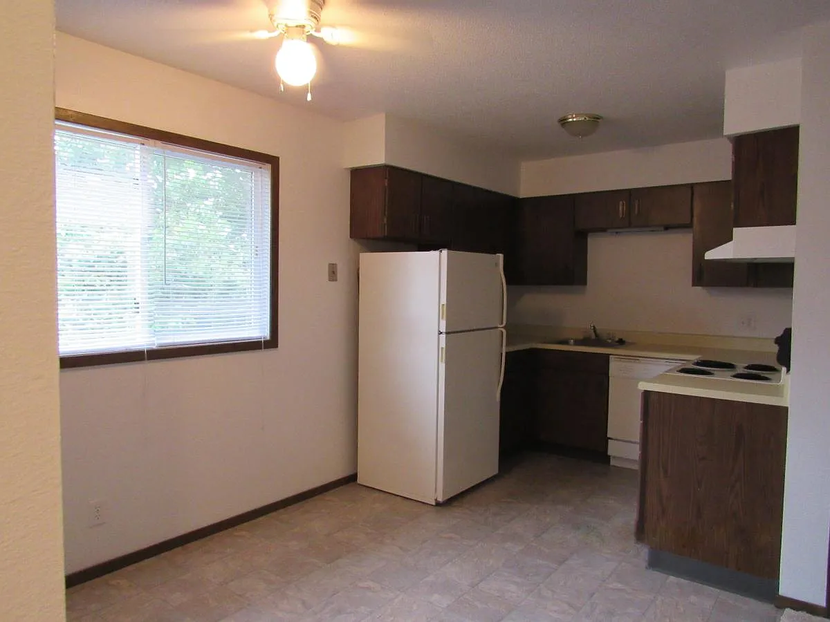 2 bed, $995 — Photo 2