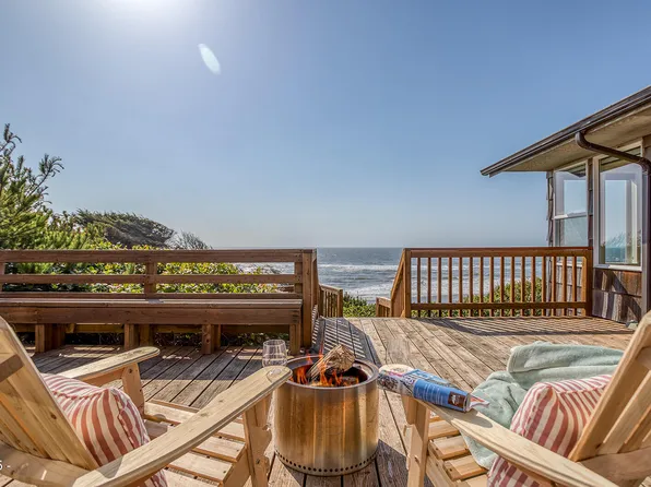 5085 W Belle Cir, Depoe Bay, OR 97341