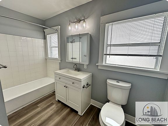 2nd image of 833 E 1st St APT 3