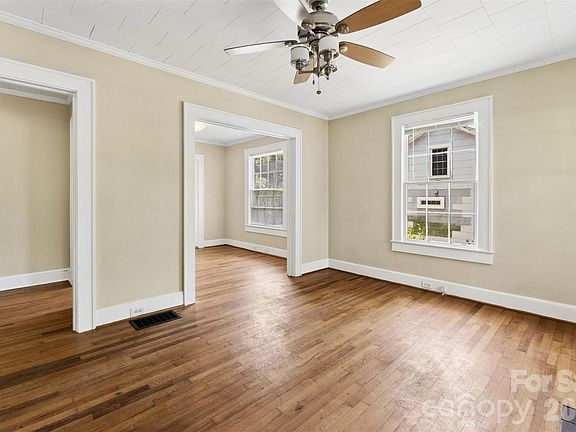 5th image of 442 Spring St