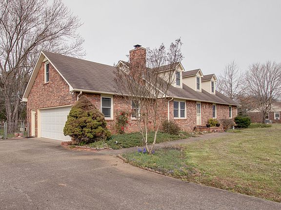 4th image of 200 Suffield Dr