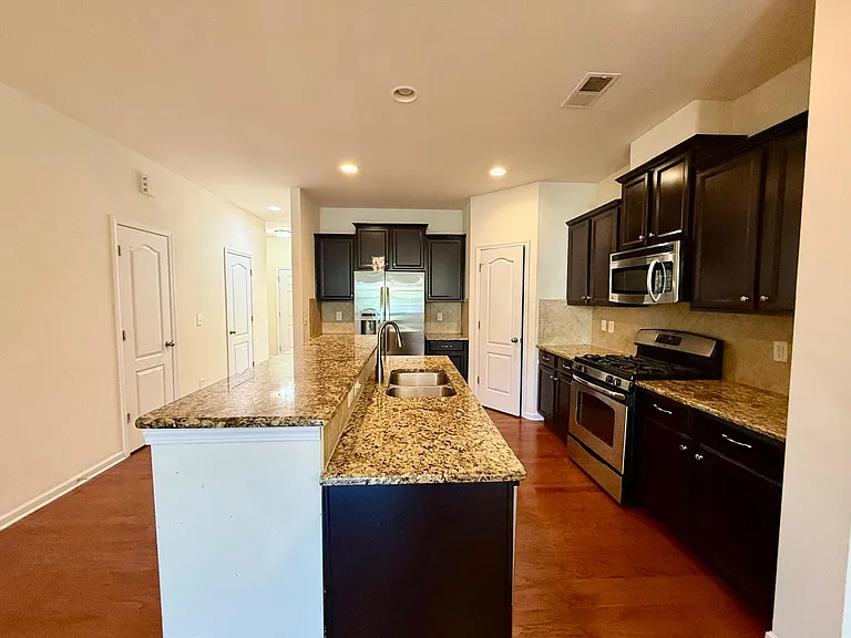 7021 Broughton Ln — Photo 6